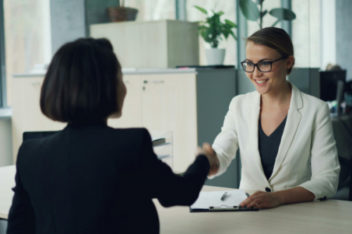 B2B a umowa o pracę &ndash; kiedy B2B staje się stosunkiem pracy? 7 sygnał&oacute;w ostrzegawczych